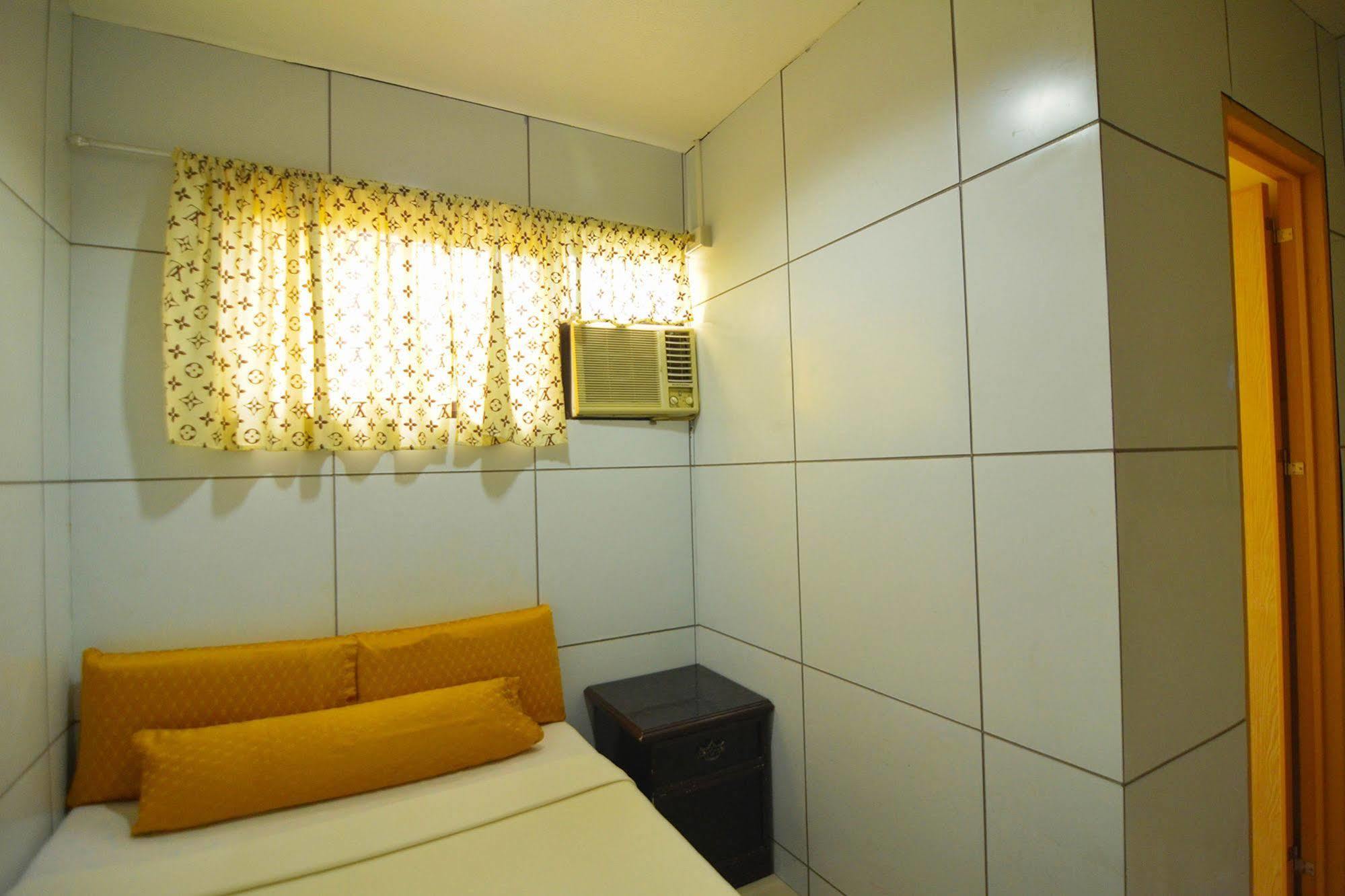 Oyo 197 Sunny Point Hotel Davao Bagian luar foto