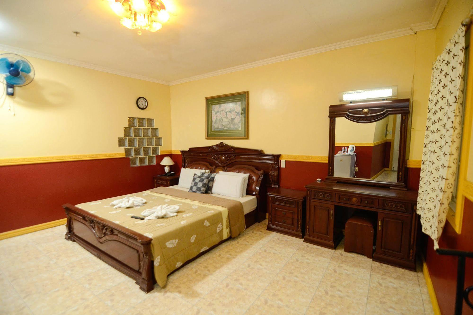 Oyo 197 Sunny Point Hotel Davao Bagian luar foto
