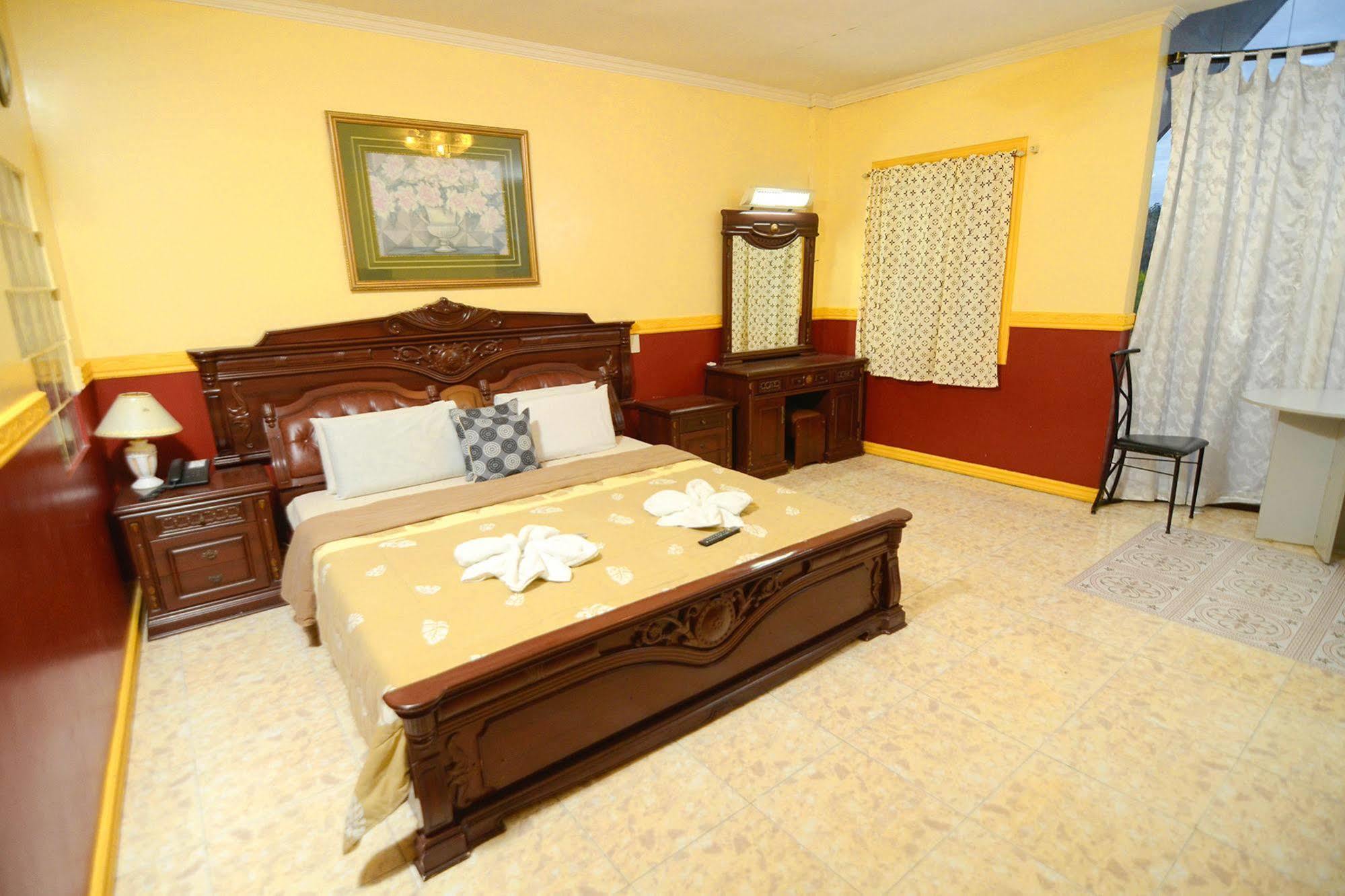 Oyo 197 Sunny Point Hotel Davao Bagian luar foto