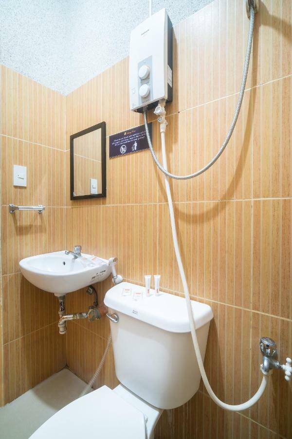 Oyo 197 Sunny Point Hotel Davao Bagian luar foto
