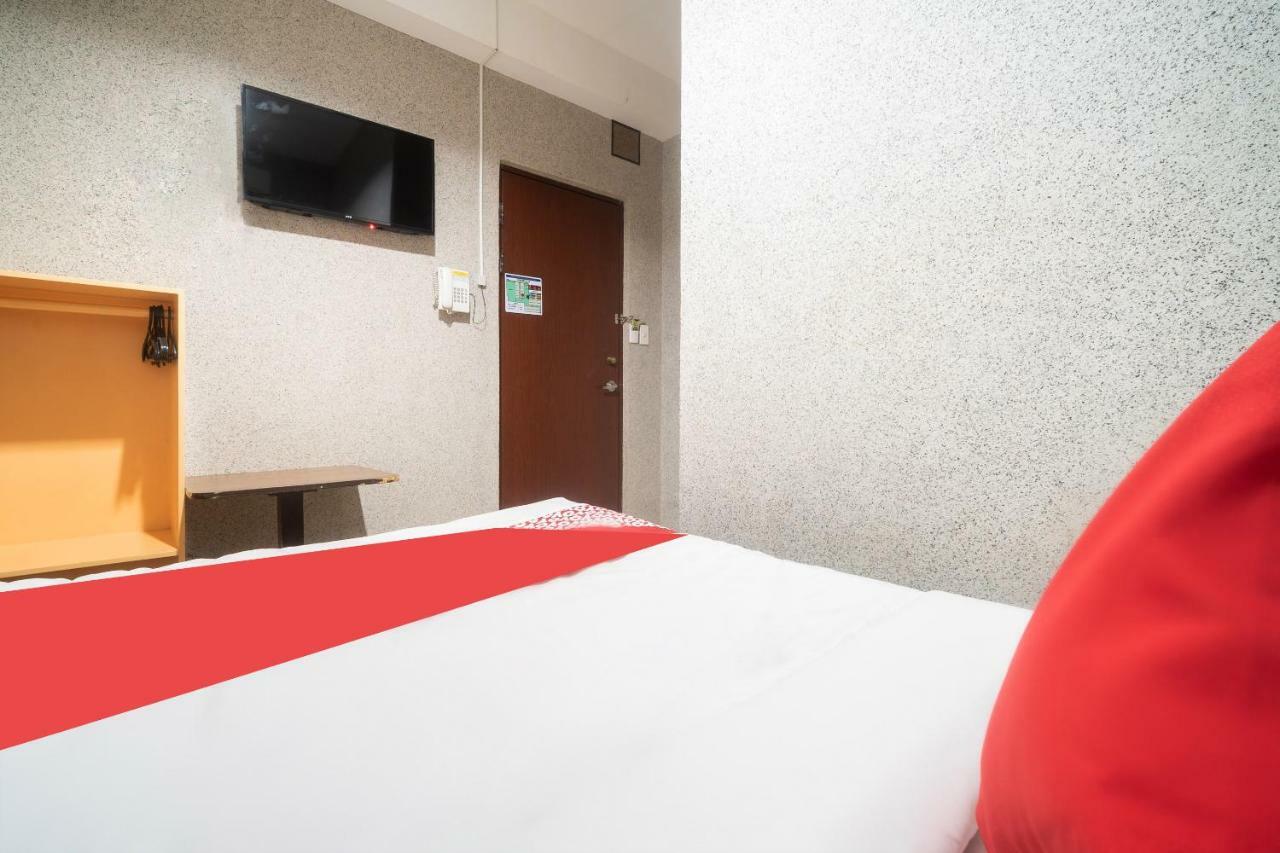 Oyo 197 Sunny Point Hotel Davao Bagian luar foto
